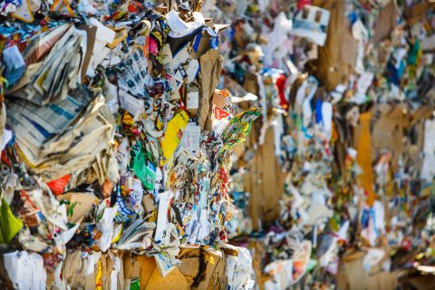 Výkup papíru; V areálu TSR Express probíhá výkup časopisů, novin a letáků.